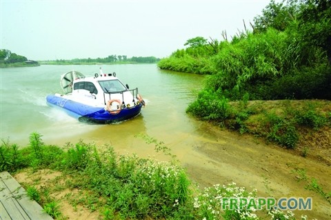蘇報訊 （記者　徐蘊海）日前，蘇州太湖國家濕地公園耗資近千萬元，引進了5艘水陸兩棲氣墊船，該園工作人員說，近期他們將開展氣墊船體驗活動，市民可報名參加。