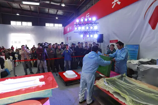 復(fù)合材料演示現(xiàn)場(chǎng)